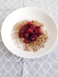 Vegan, gluten-free and sugar-free Sweet and Tart Cranberry Quinoa Bowl - Breakfast perfection!